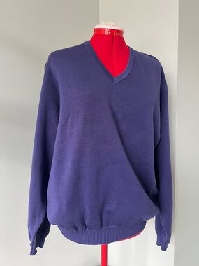 St. Croix Men's V-Neck Navy Sweater